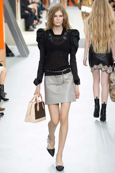 Look 32